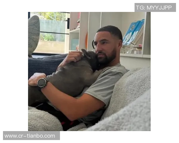 克莱女友马冬梅甜蜜分享二人合照引发热恋话题引网友热议