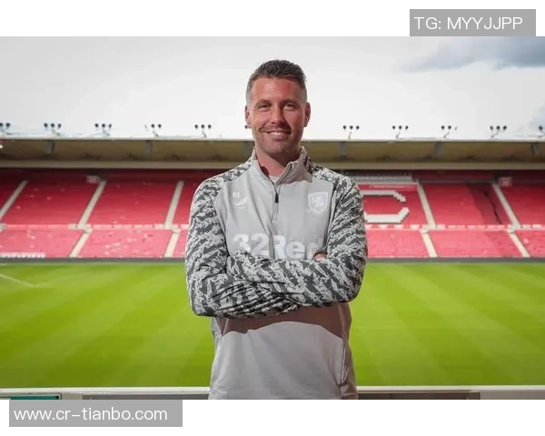 前米堡主帅罗伯爱德华兹正式回归狼队担任主教练合同为期三年半 前米堡主帅罗伯爱德华兹正式回归狼队担任主教练合同为期三年半