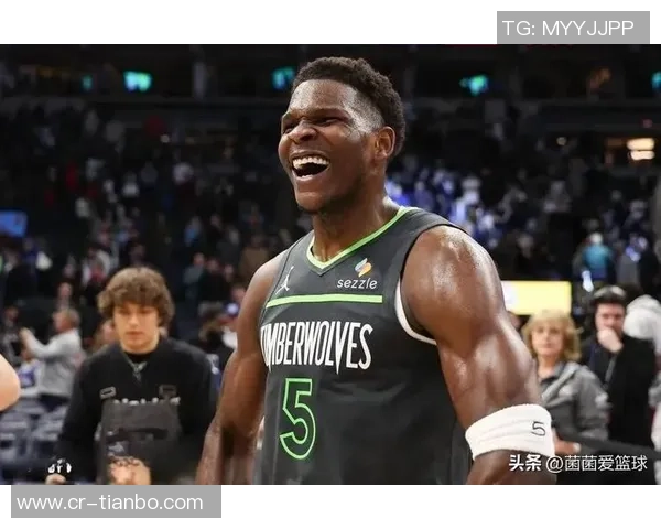 爱德华兹华丽突破拉杆换手上篮精彩得分引爆全场激情 爱德华兹华丽突破拉杆换手上篮精彩得分引爆全场激情