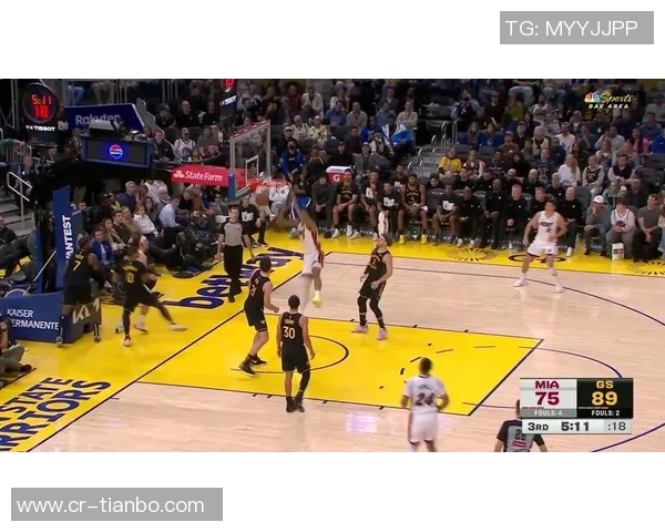 哈克斯开季表现出色场均157分7篮板期待保持健康状态